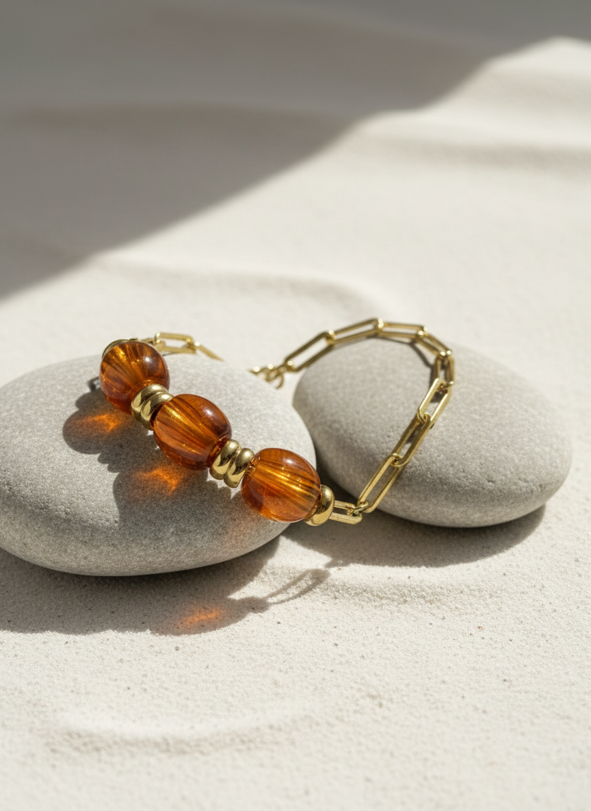 Bracelet sur cailloux fond clair